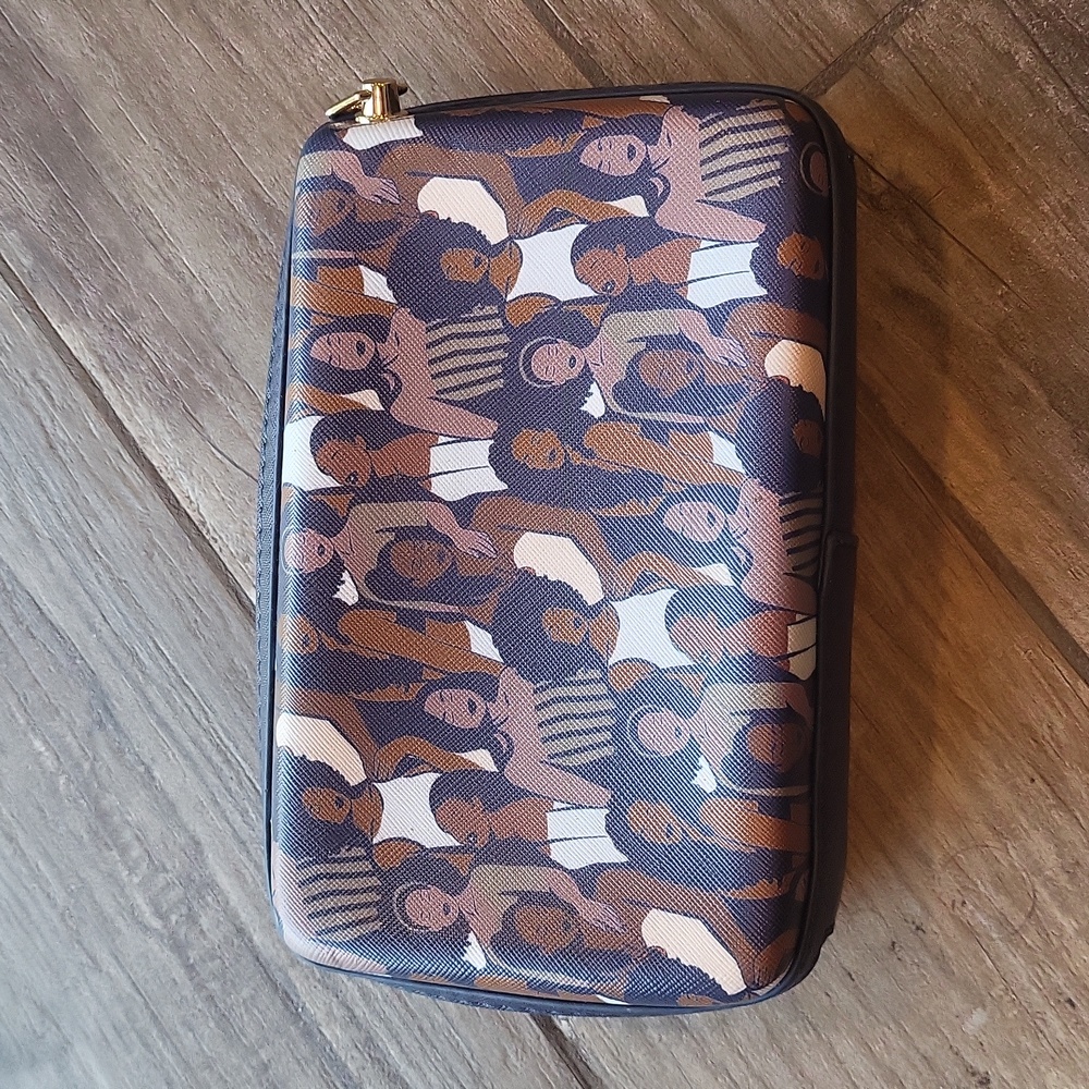 IZZY & LIV Powerful Women Crossbody Clutch Bag w/ Adjustable Strap Gold Accents - Picture 10 of 13